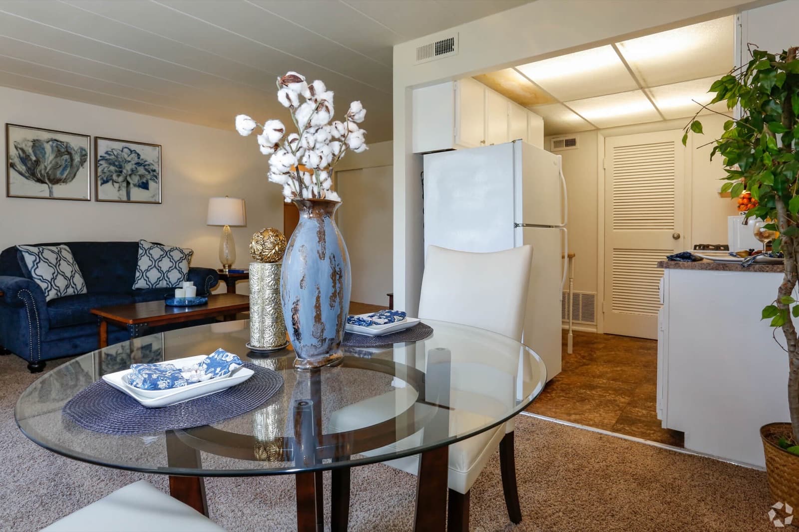 Dining Area at Executive House Apartments